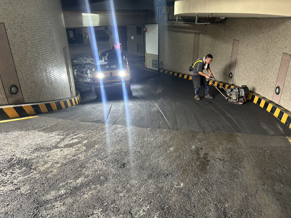 內湖社區斜坡車道瀝青鋪設/刨除/切割/熱拌標線
