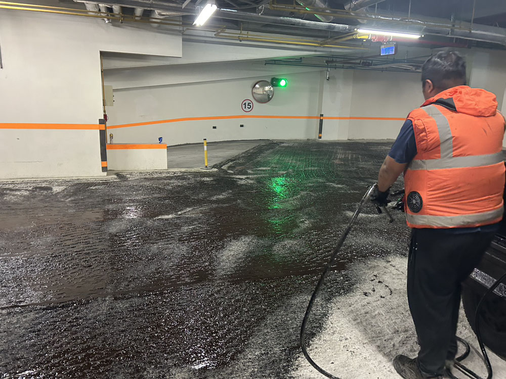 蘆洲社區地下室Epoxy刨除/瀝青鋪設/熱拌標線/車輪擋/減速墊安裝/機車格鐵板安裝