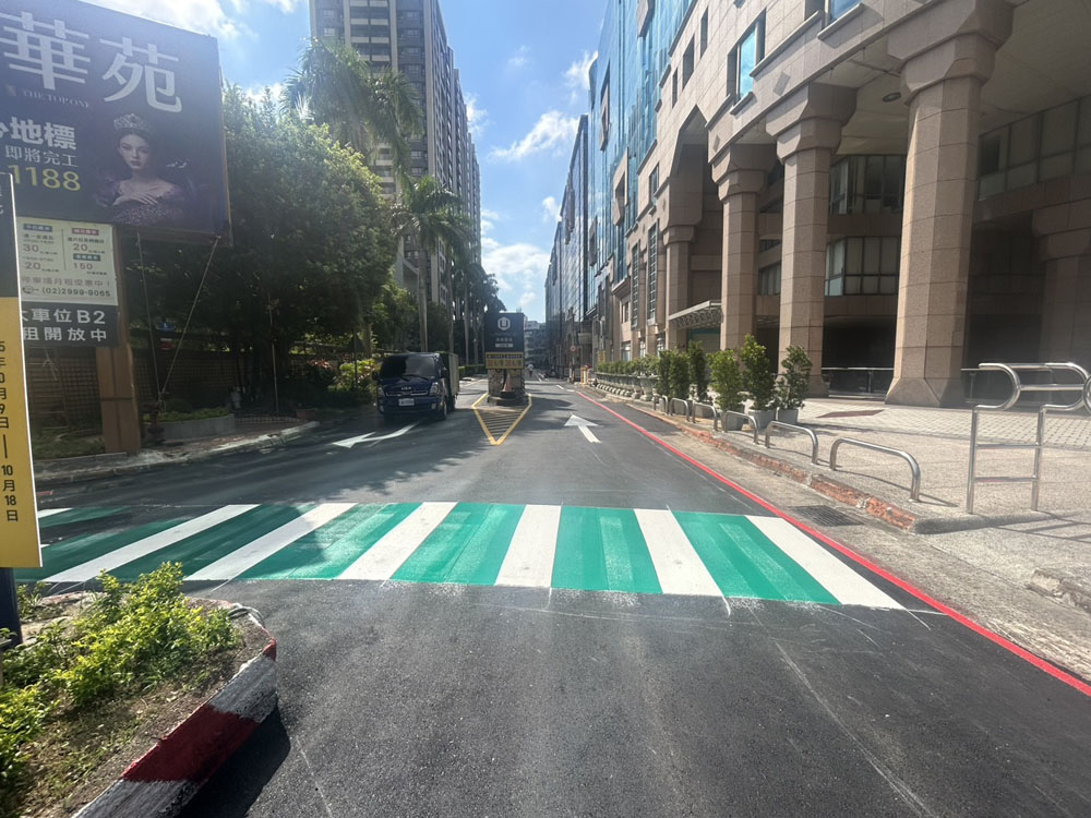 三重工業區車道出入口瀝青刨鋪/熱拌標線