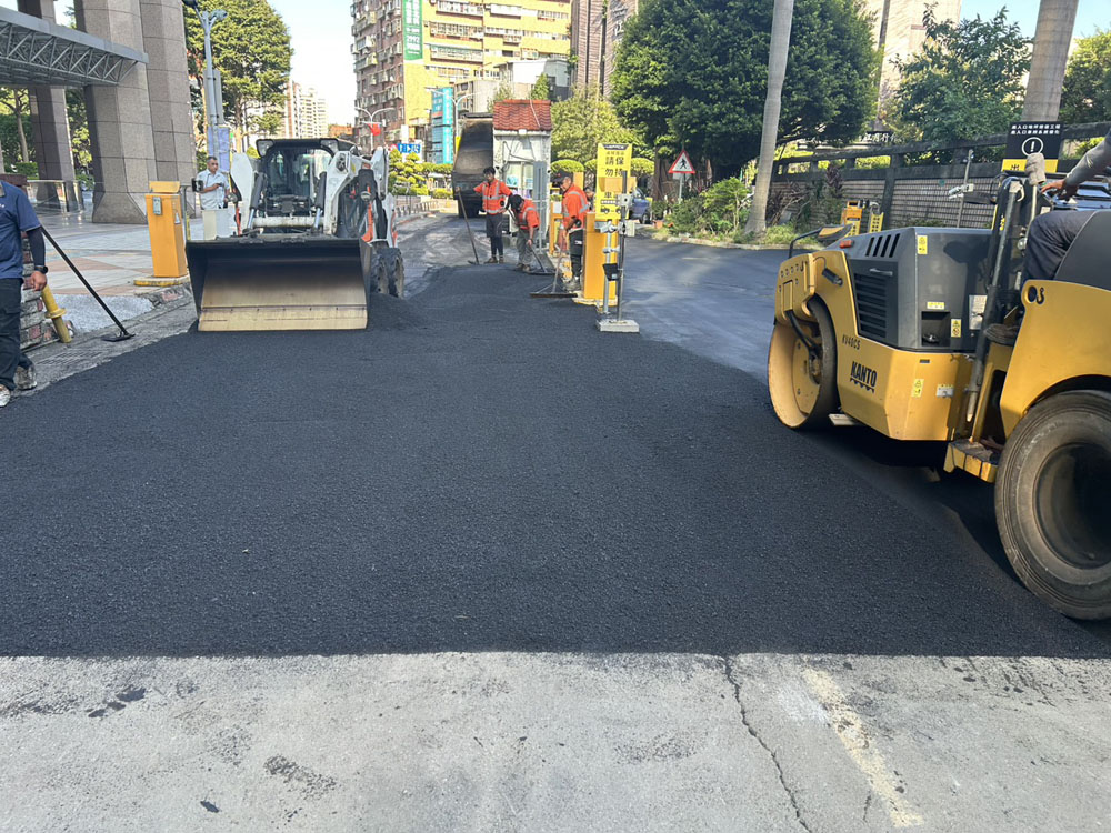 三重工業區車道出入口瀝青刨鋪/熱拌標線