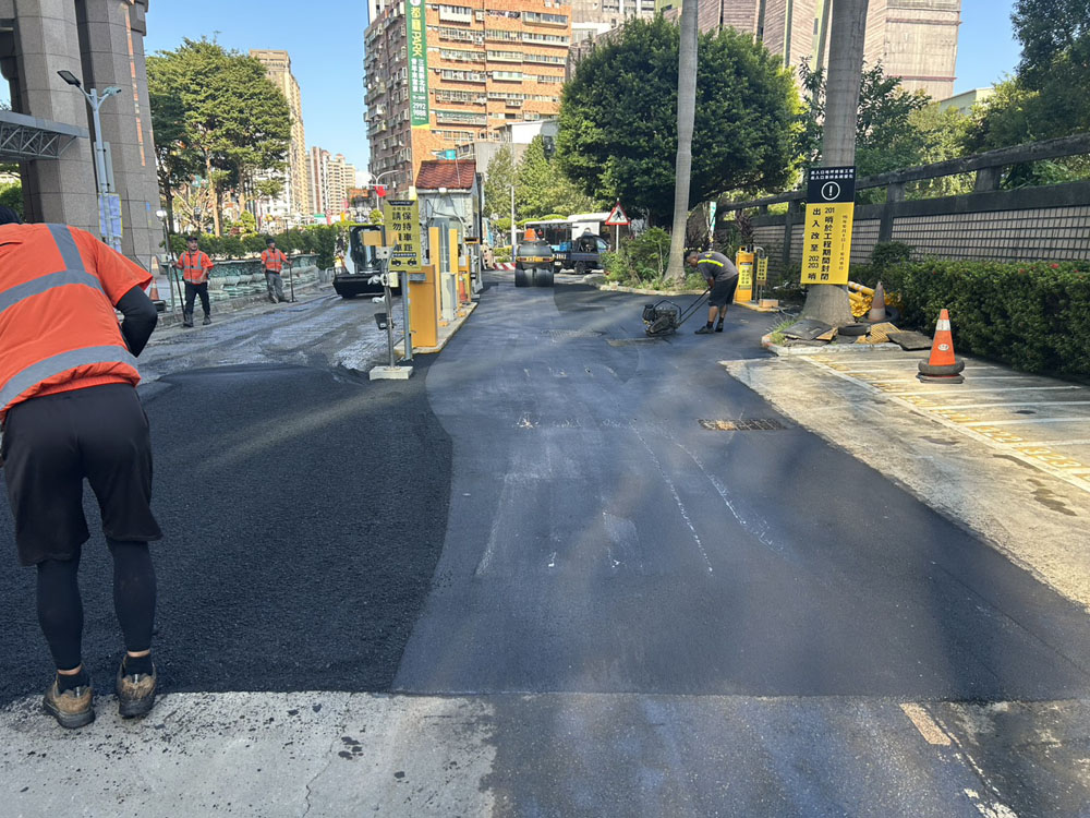三重工業區車道出入口瀝青刨鋪/熱拌標線