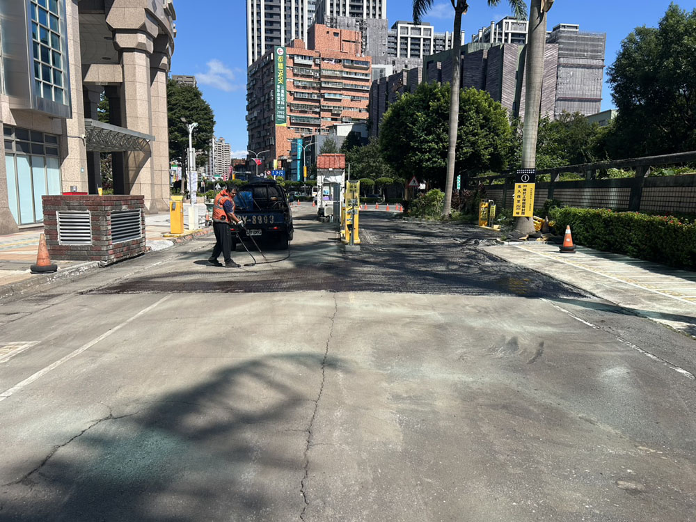 三重工業區車道出入口瀝青刨鋪/熱拌標線