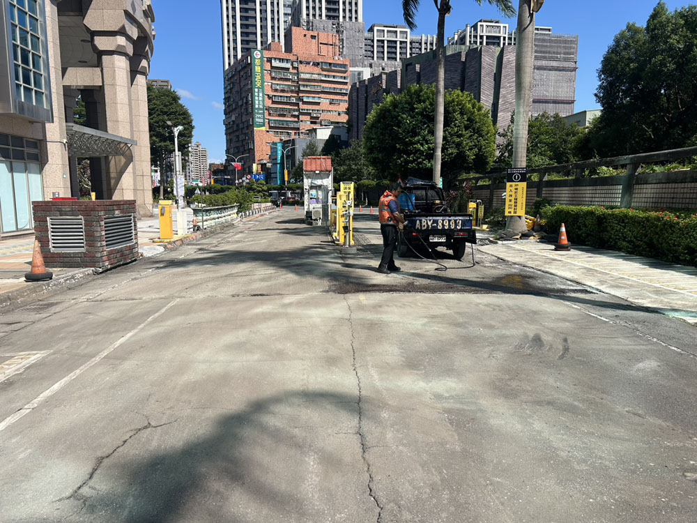 三重工業區車道出入口瀝青刨鋪/熱拌標線