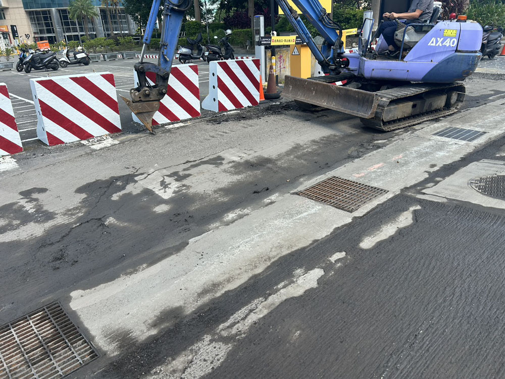 三重工業區車道出入口瀝青刨鋪/熱拌標線