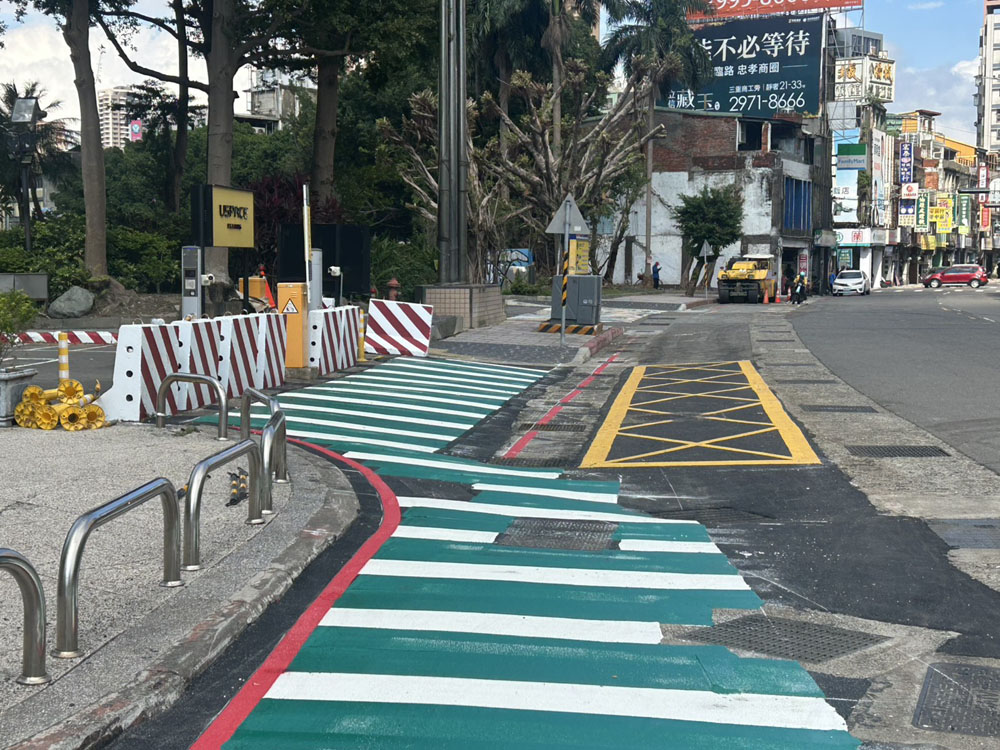 三重工業區車道出入口瀝青刨鋪/熱拌標線