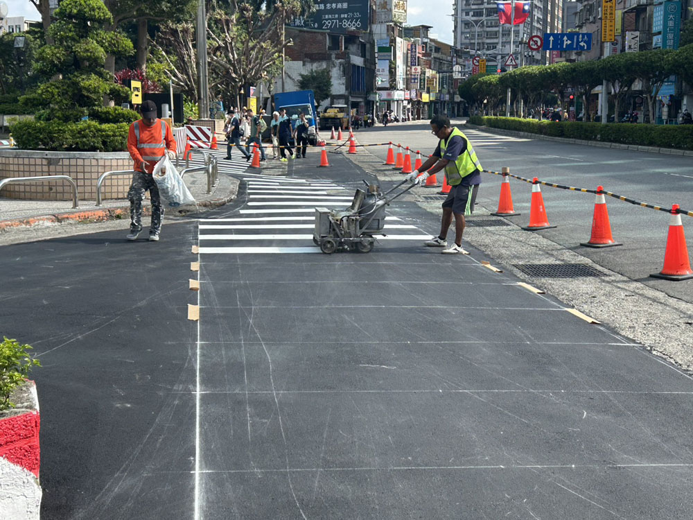 三重工業區車道出入口瀝青刨鋪/熱拌標線