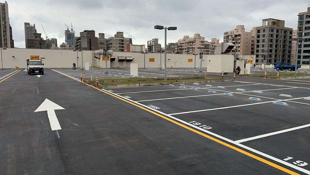 林口三井立體停車場標線