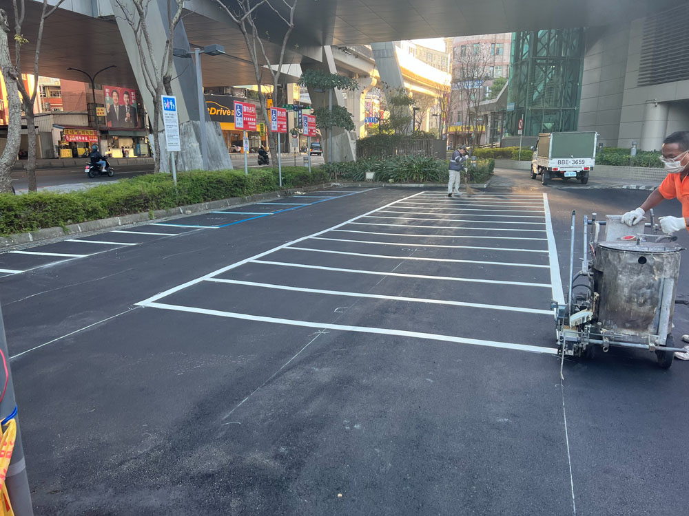 捷運平面停車場整地標線